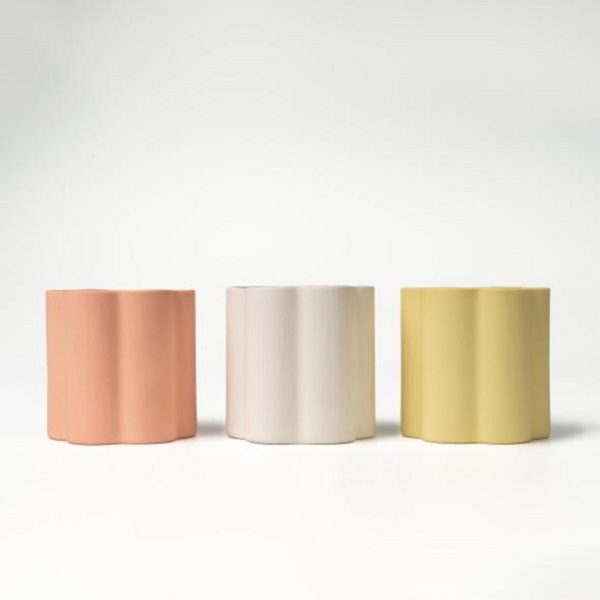 Op zoek naar minimalistische Wave keramische kandelaars? Zou deze neutrale bulkset uw ideale groothandelskeuze kunnen zijn?