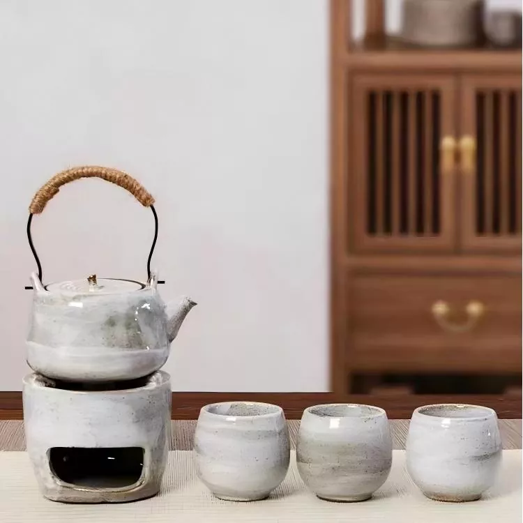 Traditionele theekopset met theepot